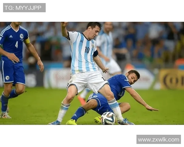 足球明星踢脚挑战视频揭秘他们的绝技与趣味瞬间尽在其中